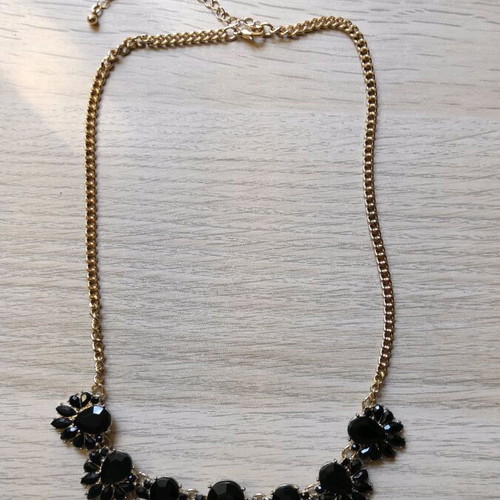 Black gold necklace like new