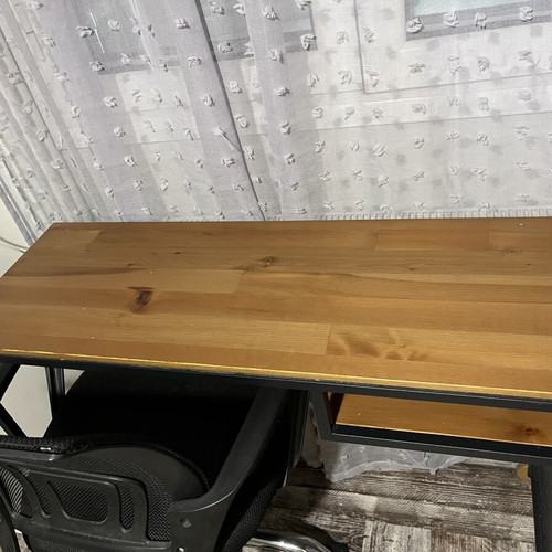 Office desk and ergonomic chair like new