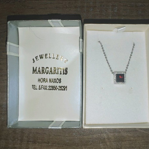 Pendant like new, red
