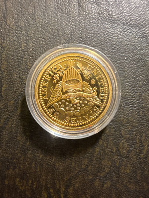 Collectible US metal coin new in protective case