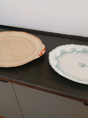 Branded platters like new, pack of 2, sizes 41x30 and 50x39