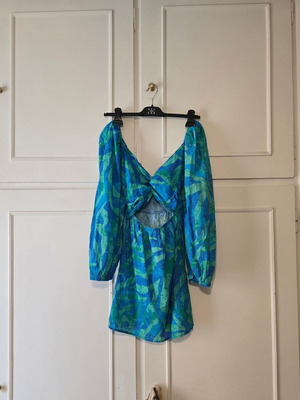 Trendyol Curve blue multicolor dress with cutout details and balloon sleeves new