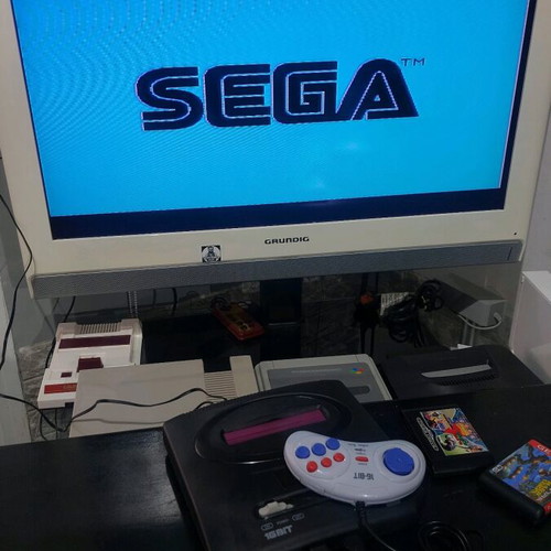 Retro 16-bit console like new with 2 controllers and Contra game