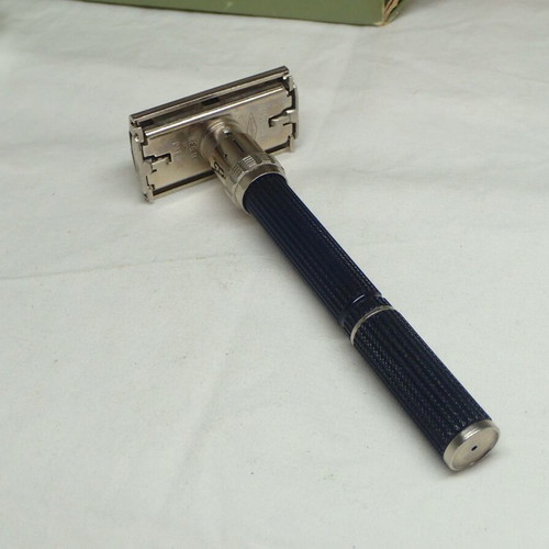 Gillette Super Adjustable 109 Black Beauty Safety Razor like new
