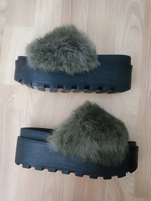 Slippers with fur size 38 like new, black