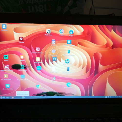 Lenovo G550 laptop used with Linux Mint and screen stain
