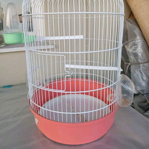 Bird cage like new for parakeets