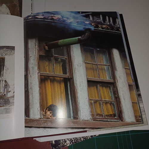 Odoiporiko stin Pikri Patrida bilingual photo book by Platon Maximos