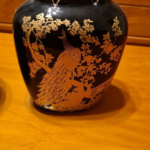 Chinese style vase like new, 1970s-1980s