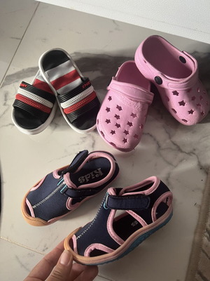 Baby and kids sandals and slippers size 23 like new