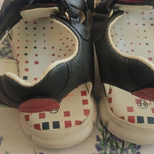 Junior sandals used, boys' size 29