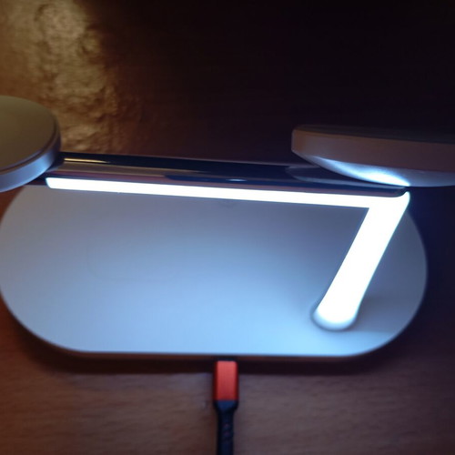 Tech Protect 3-in-1 wireless charger with light