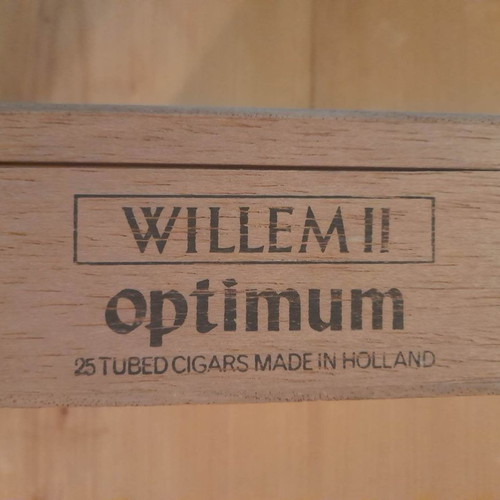 Vintage wooden Willem II Optimum cigar box used