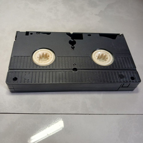 To Kynigi Kai Ta Mystika Tou VHS used