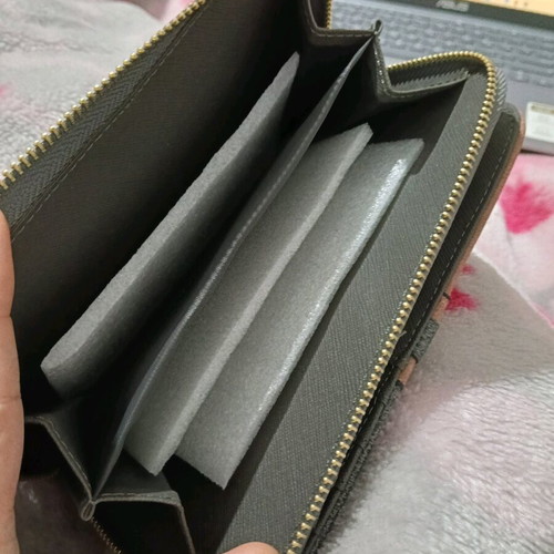 Fragola wallet like new, gray and pink