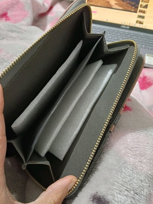 Fragola wallet like new, gray and pink