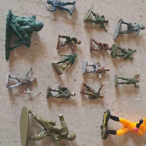 Small figures in good condition, pack