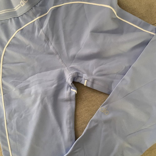 Aloyoga woman’s set light blue small, like new