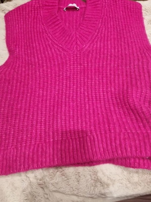 Zara sleeveless knitted blouse in fuchsia like new