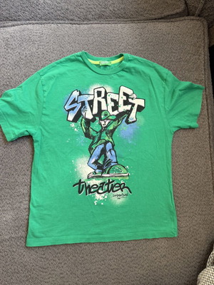 Benetton T-shirt like new, size 146 cm, boy 10-11 years, white and green