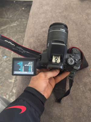 Canon 700D with 18-55 lens like new