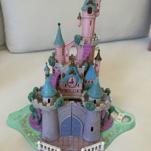 Cinderella Polly Pocket Disney playset with 7 figures, like new