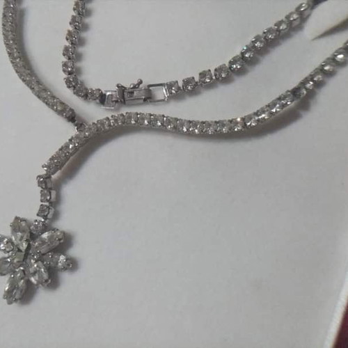 Silver necklace 925° with sparkling crystals like new