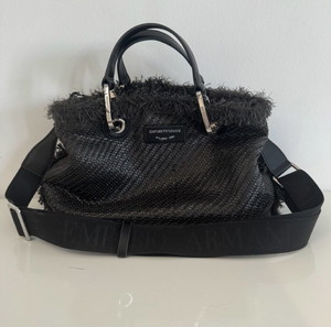 Emporio Armani tote bag Μαύρη Τσάντα σαν ψάθινη καλοκαιρινή με χερούλια και πορτοφολακι