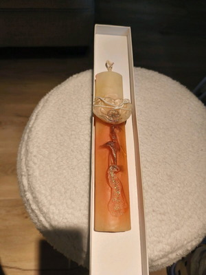 Candle like new with flower design