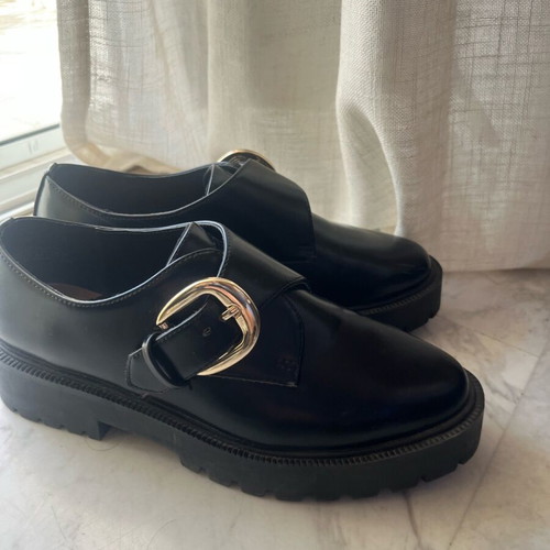 Women’s black H&M mules with high sole and gold buckle, like new, size 37