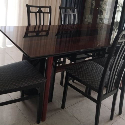 Classic dining set with 6 chairs, like new, mahogany wood