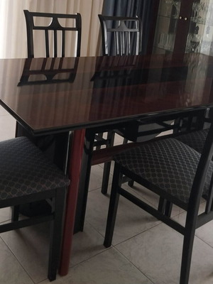 Classic dining set with 6 chairs, like new, mahogany wood