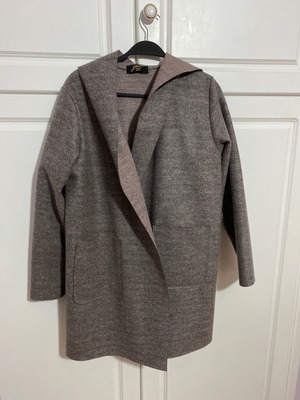 Grey coat like new, light wool