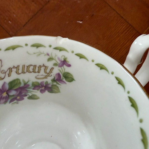 Royal Albert February trios collectible like new, 21 cm plate