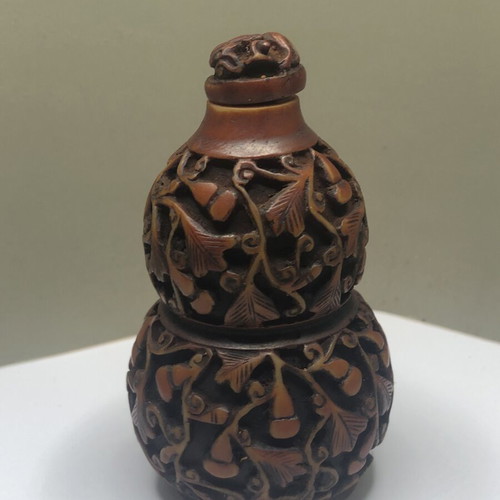 Vintage Chinese gourd shaped snuff bottle used