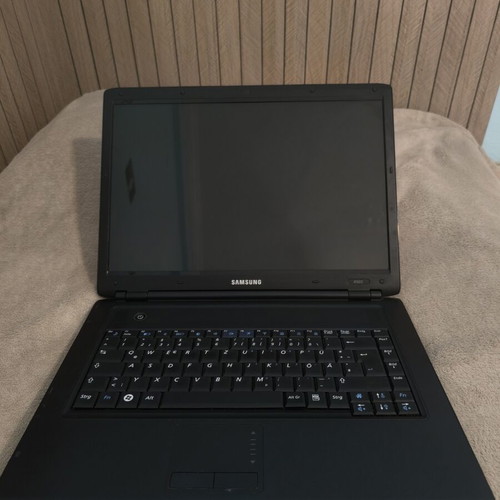 Samsung R505 Laptop like new with SSD 840 Pro and Windows