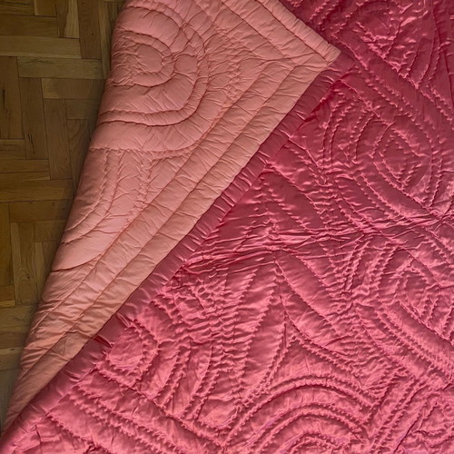 Vintage heavy satin quilt like new