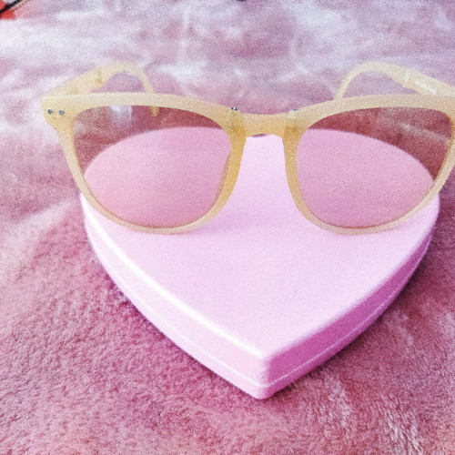 Foldable sunglasses new with original design and various colors