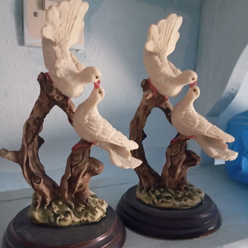 Vintage decorative figurines with doves on wooden base, used, set of 2