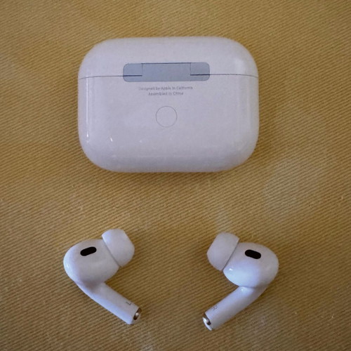 Apple AirPods Pro 2nd Generation with MagSafe Charging Case Type-C new