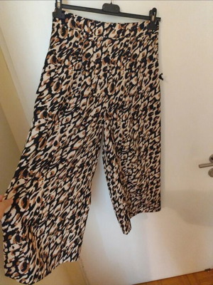 Zip Culottes Lynne medium like new, leopard print, black and brown