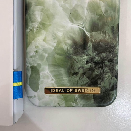 iPhone 12/12Pro case Ideal of Sweden like new