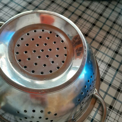 Stainless steel colander like new in excellent condition