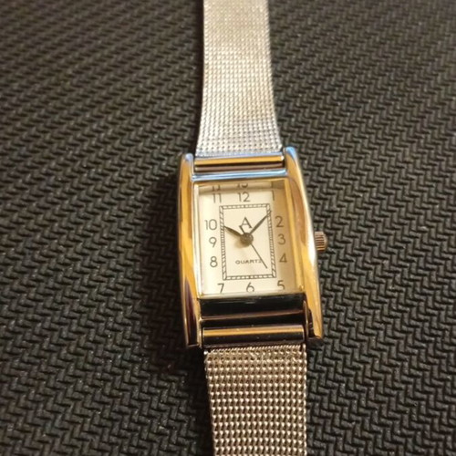 Quartz women's watch new, slim design