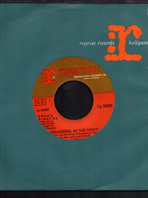 Frank Sinatra 45 RPM vinyl like new, Strangers In The Night