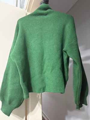 Pullover like new, worn few times, one size