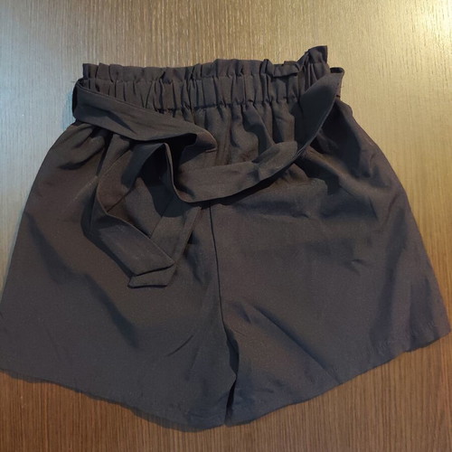 Set of 2 girls' shorts with belt like new, size 130 (7-8 years)