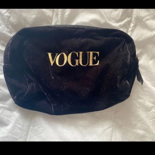 Velvet Vogue pouch like new, black