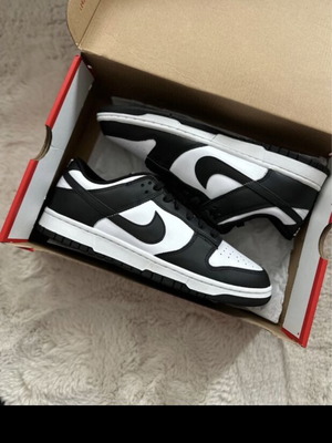 Nike Dunk “Panda” Low