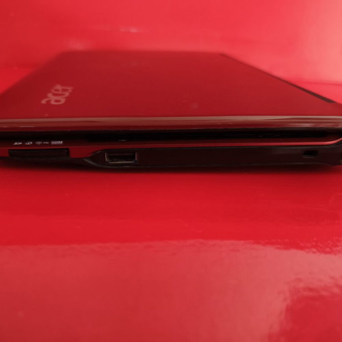 Acer Aspire One ZA3 notebook like new, 11.6 inch screen